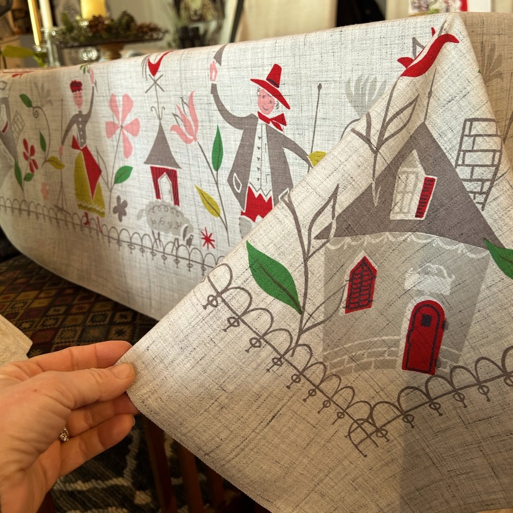 Vintage tablecloth from the 50’s-60’s. 44x49 inches, perfect condition, no fade
